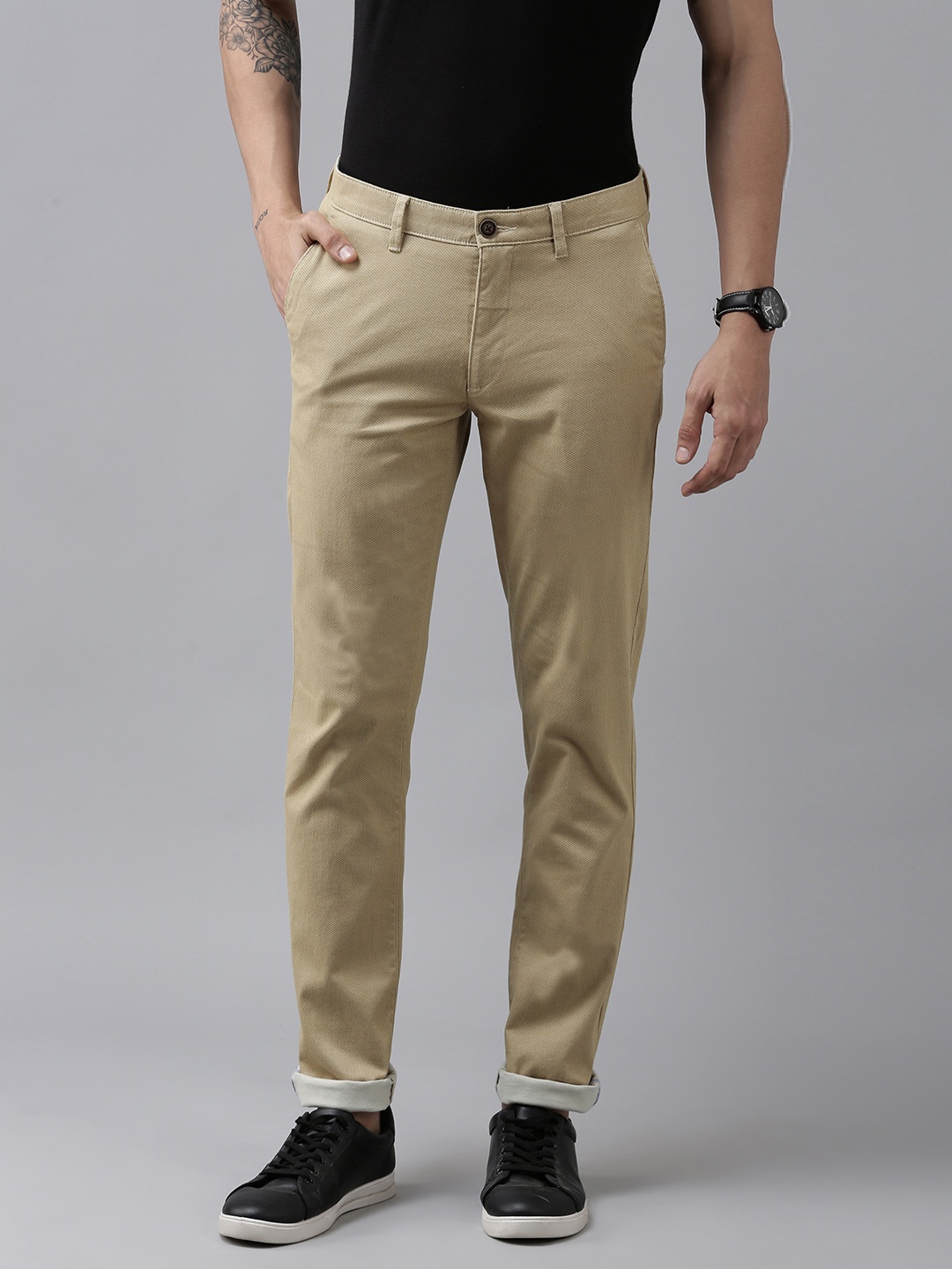 

Van Heusen Sport Men Cream-Coloured Self Design Textured Tapered Fit Mid-Rise Trousers