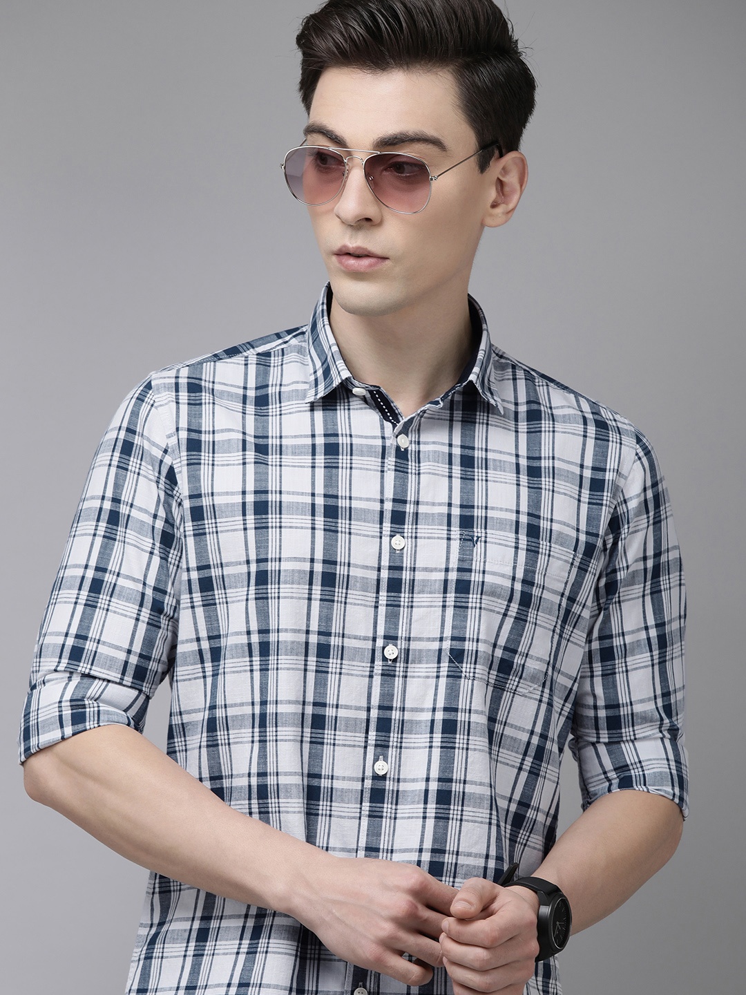

Van Heusen Sport Men Grey Slim Fit Tartan Checked Pure Cotton Casual Shirt