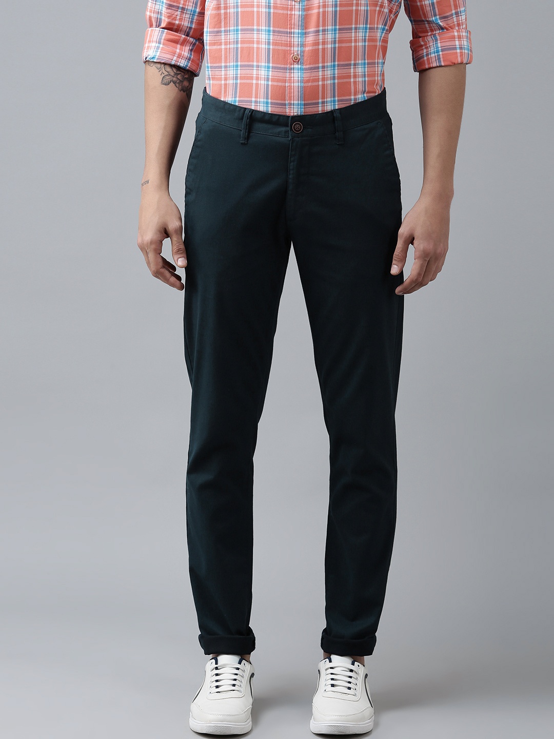 

Van Heusen Sport Men Navy Blue Solid Tapered Fit Mid-Rise Plain Woven Flat-Front Trousers