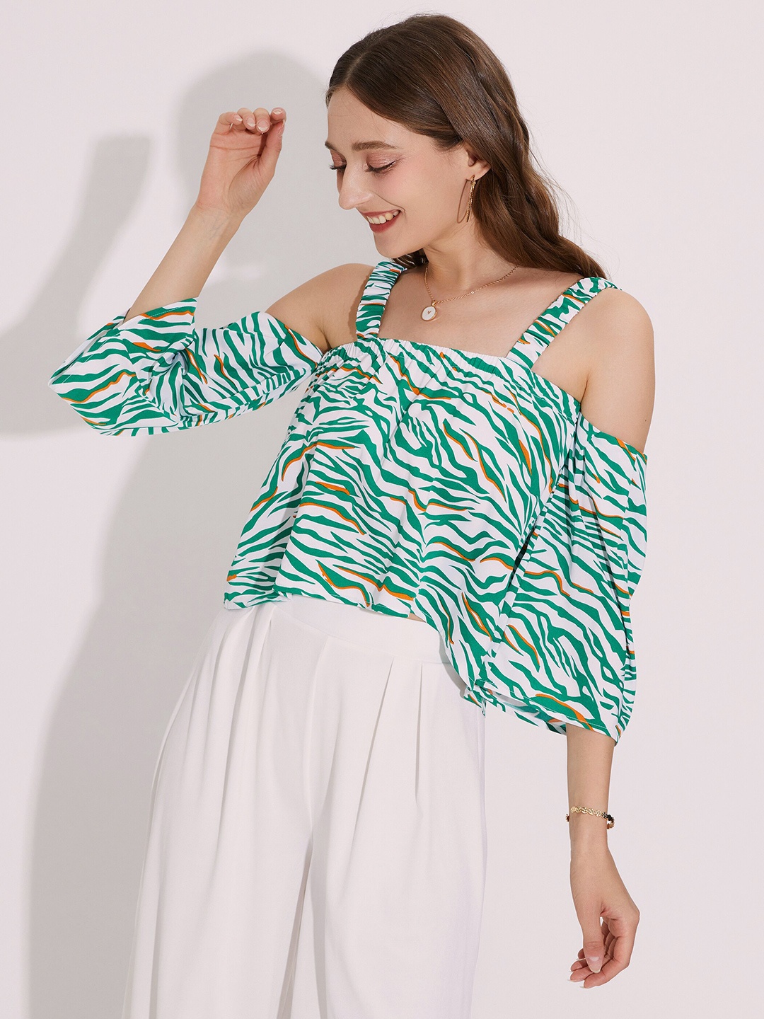 

URBANIC Green & orchid tint Floral Print Top
