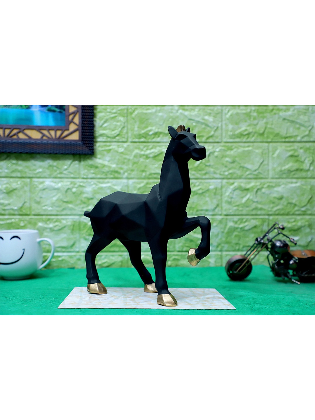 

FASHIYANOO Black & Gold-Coloured Horse Showpieces