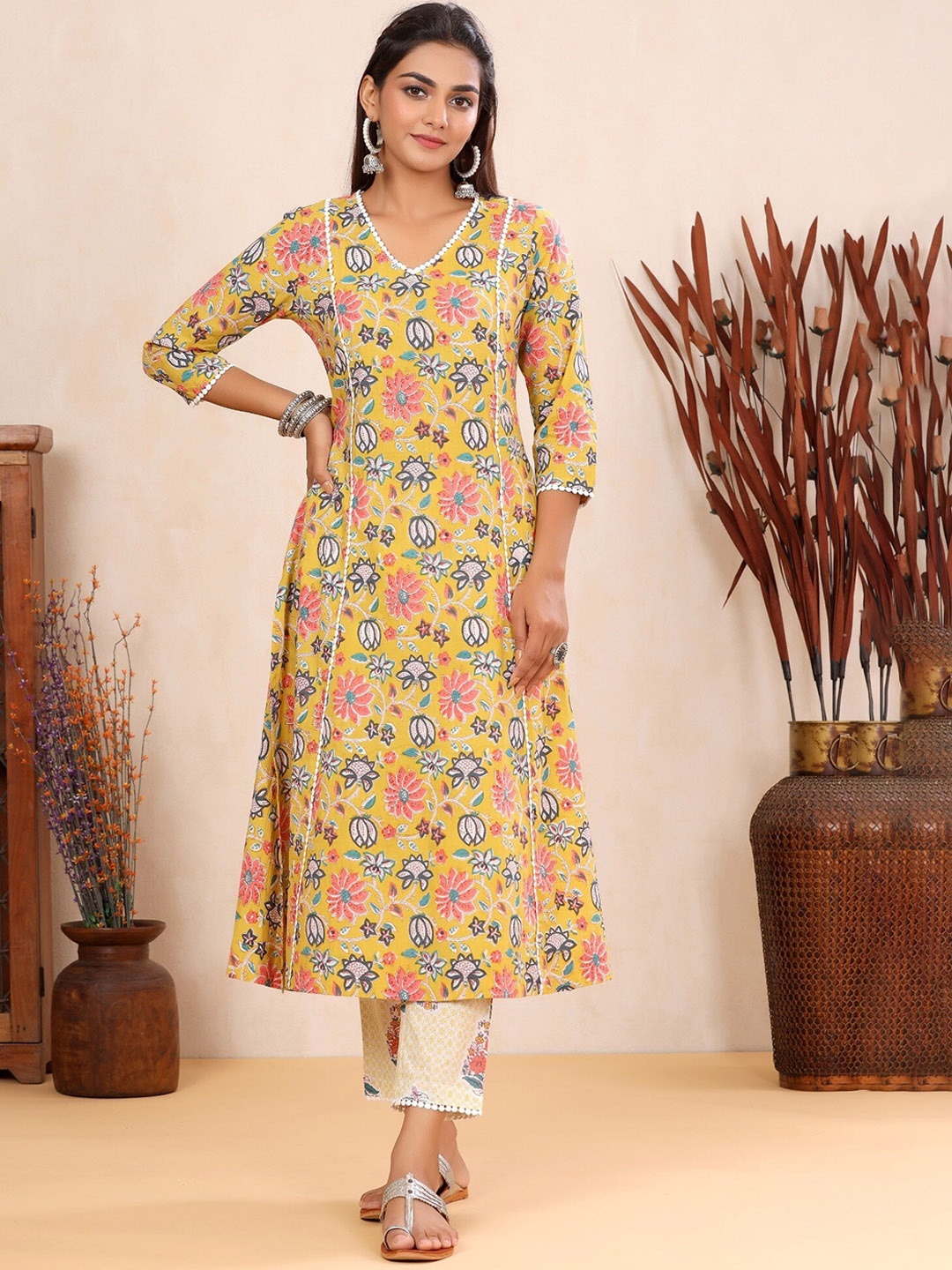 

mirari Women Yellow Printed Pure Cotton Kurta with Palazzos