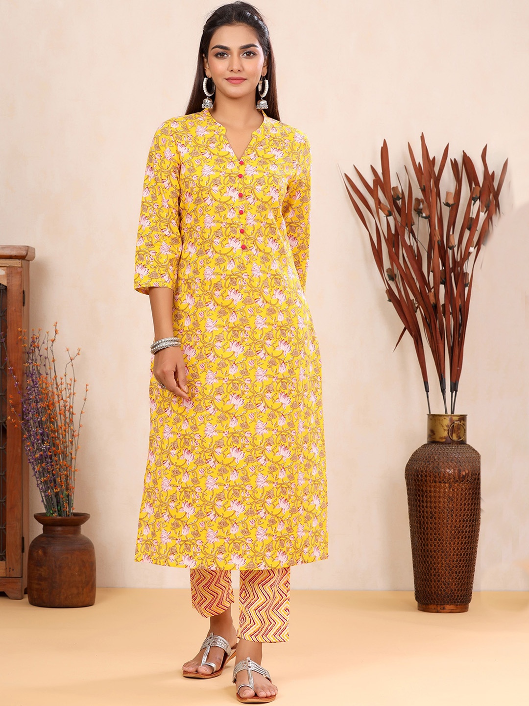 

mirari Women Yellow Floral Printed Pure Cotton Kurta with Trousers