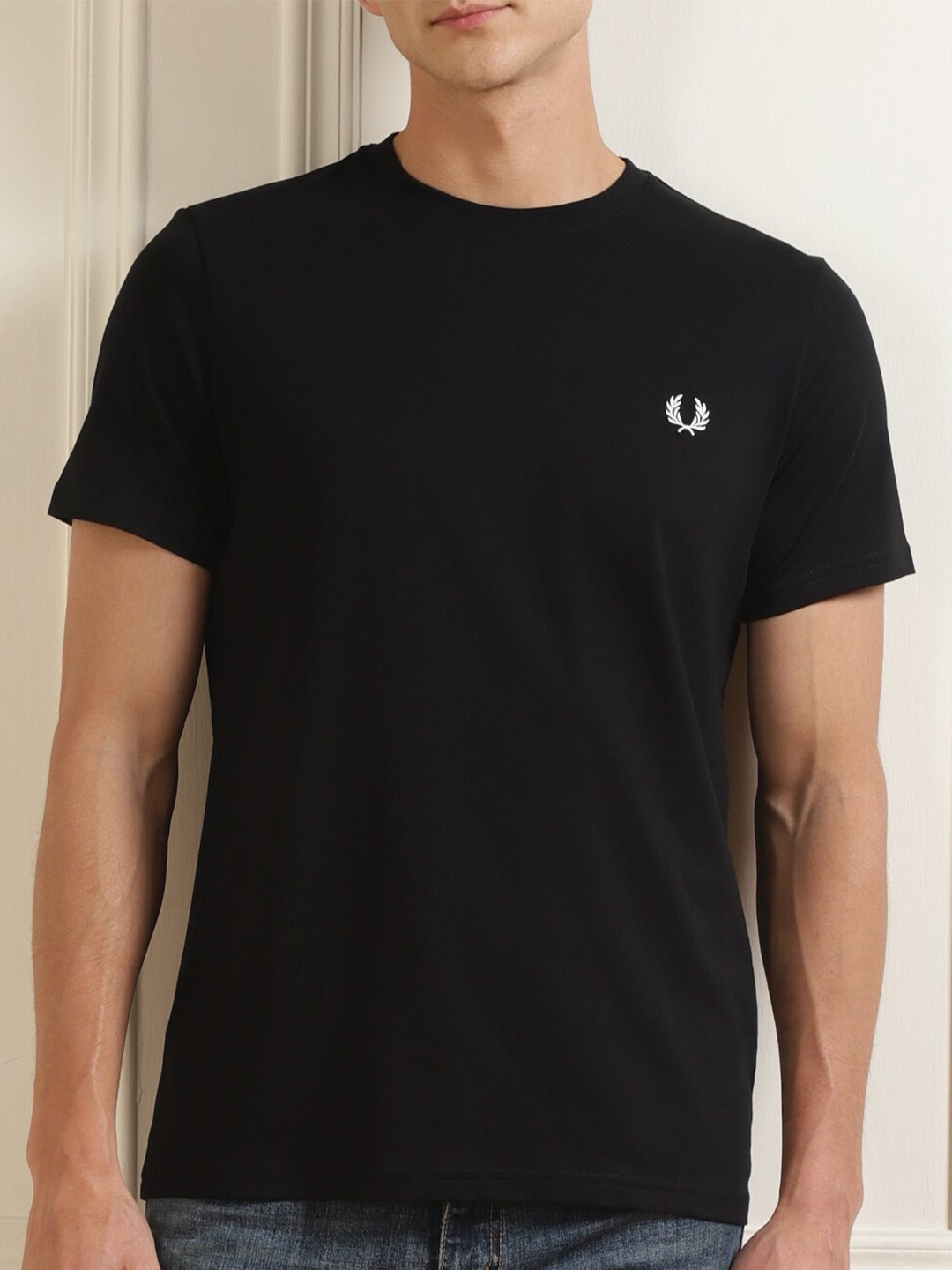 

Fred Perry Men Black V-Neck Drop-Shoulder Sleeves Applique T-shirt