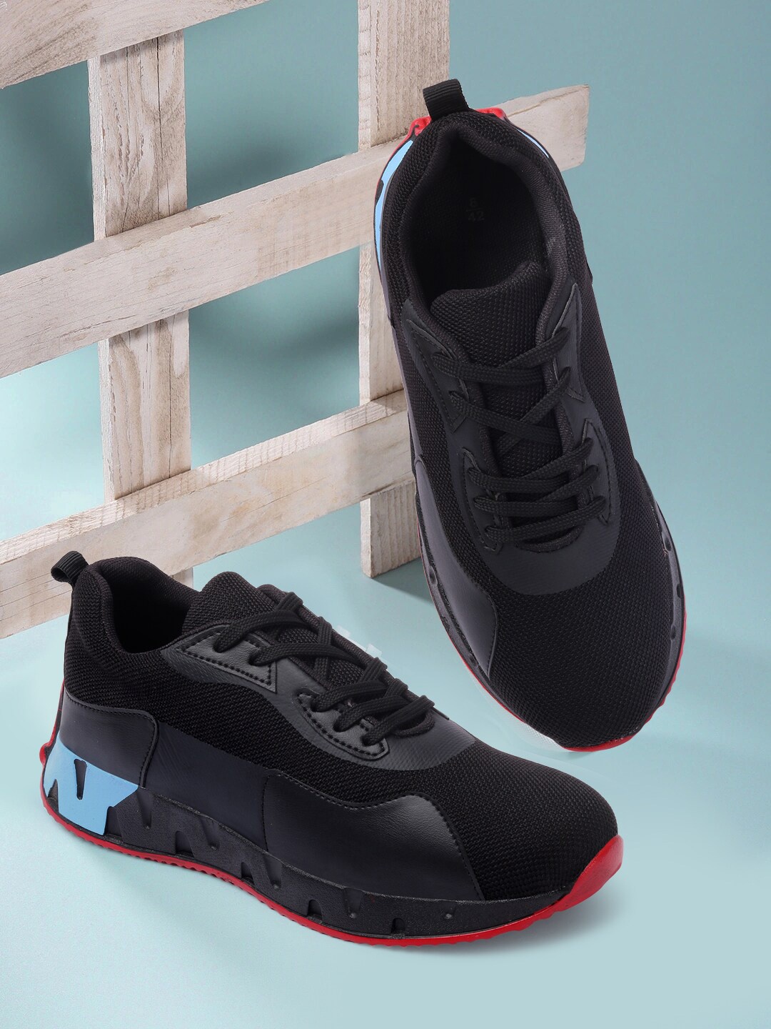 

Vardhra Men Black Sneakers