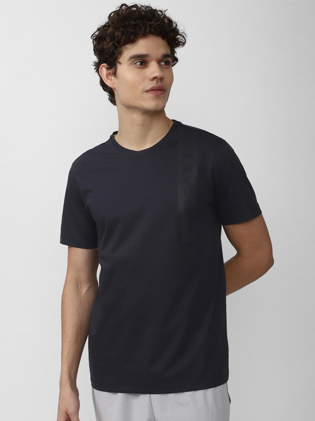 

Van Heusen Men Yoga Raw Edge Slim Fit Sports T-shirt, Navy blue