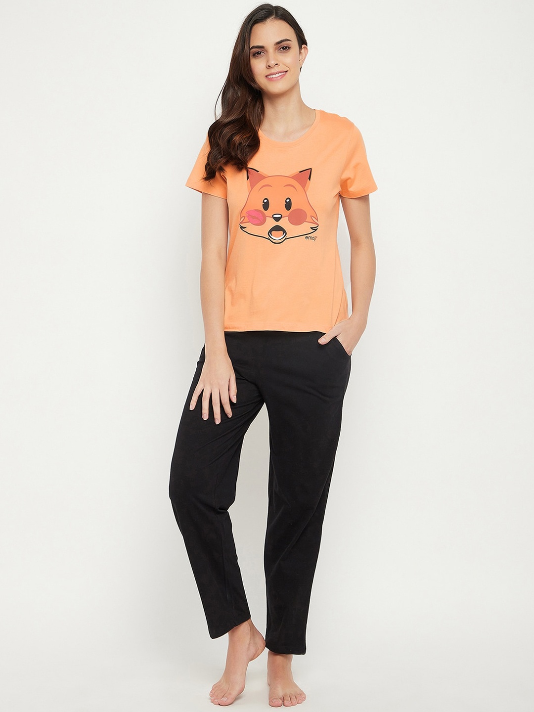 

Clovia Women Peach-Coloured & Black Printed Night suit