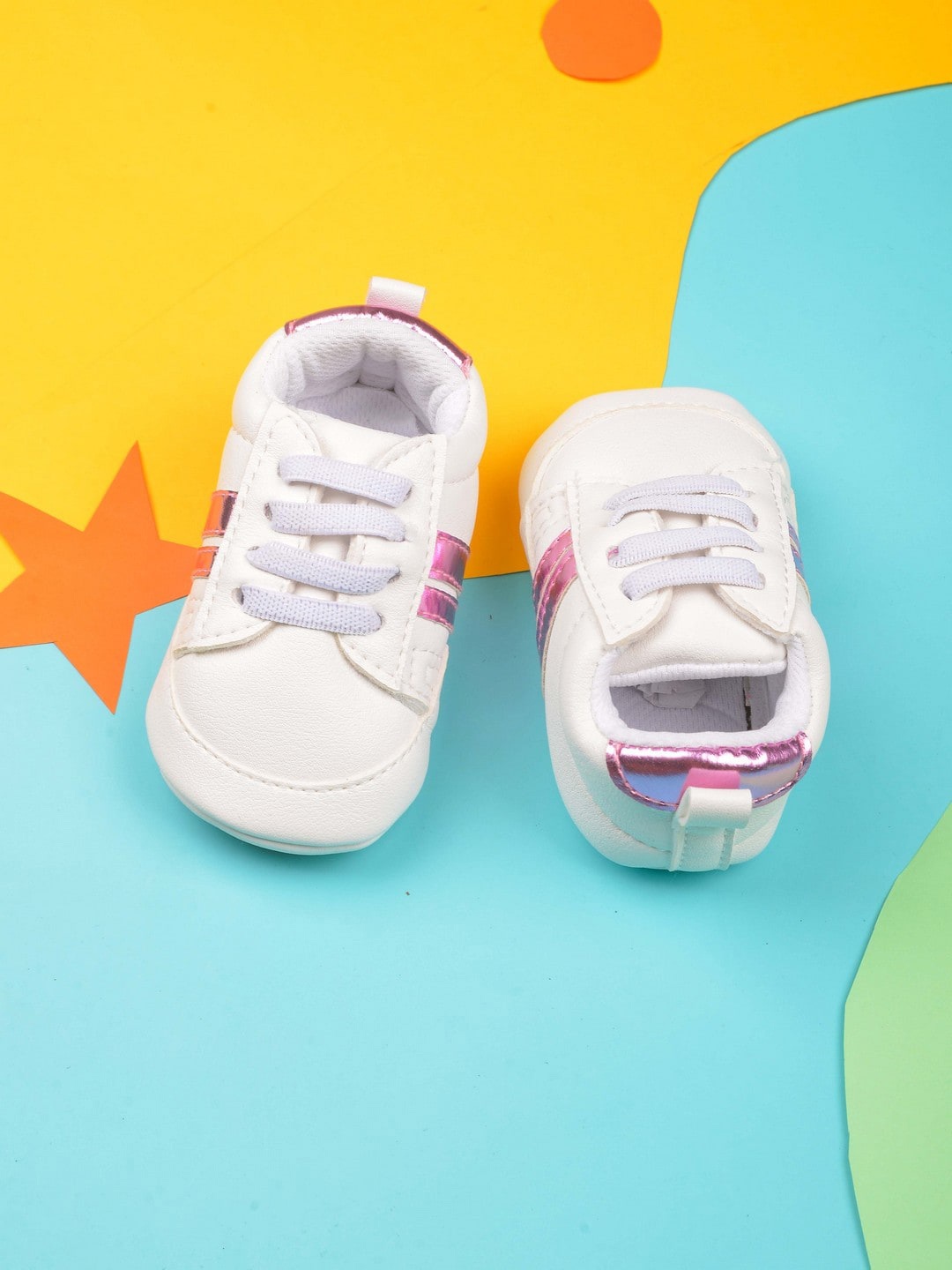 

POPLINS Infant White Solid Cotton Booties