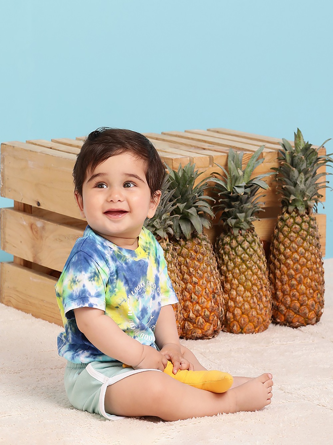 

MiArcus Boys Blue Printed Henley Neck T-shirt