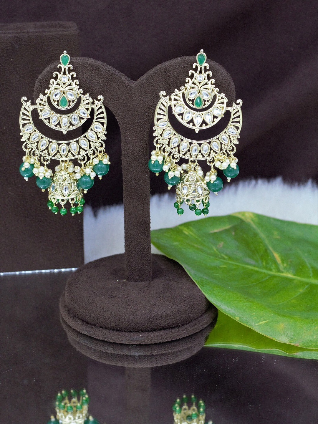 

SAIYONI Green Contemporary Drop Earrings