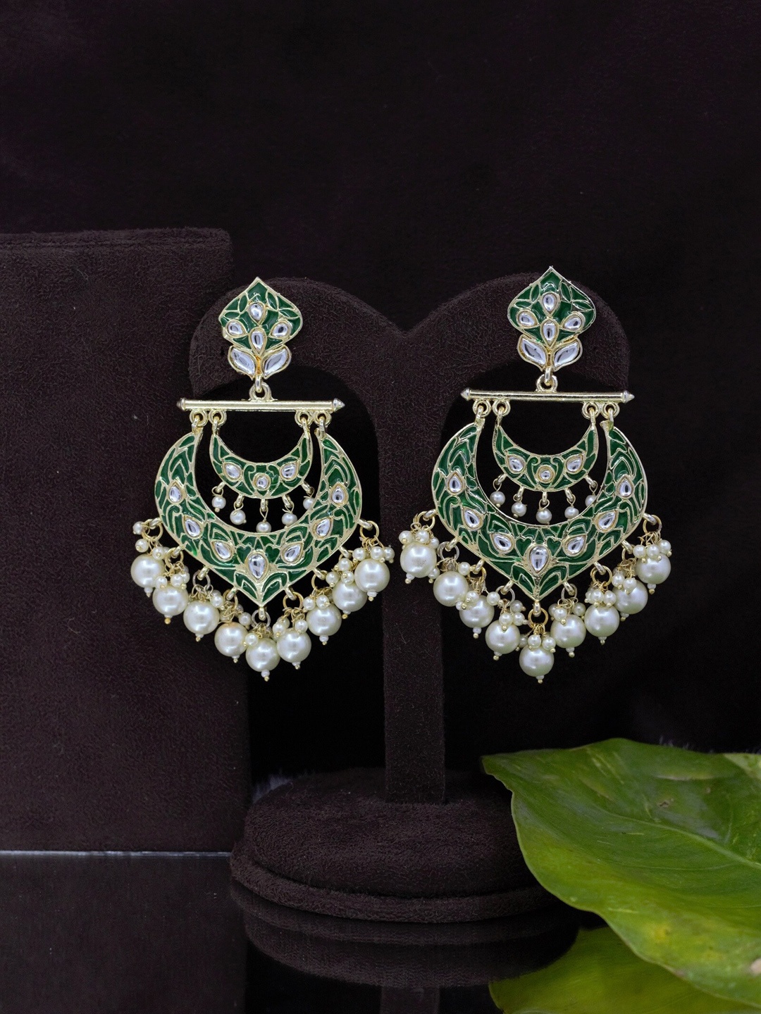 

SAIYONI Green Contemporary Drop Earrings