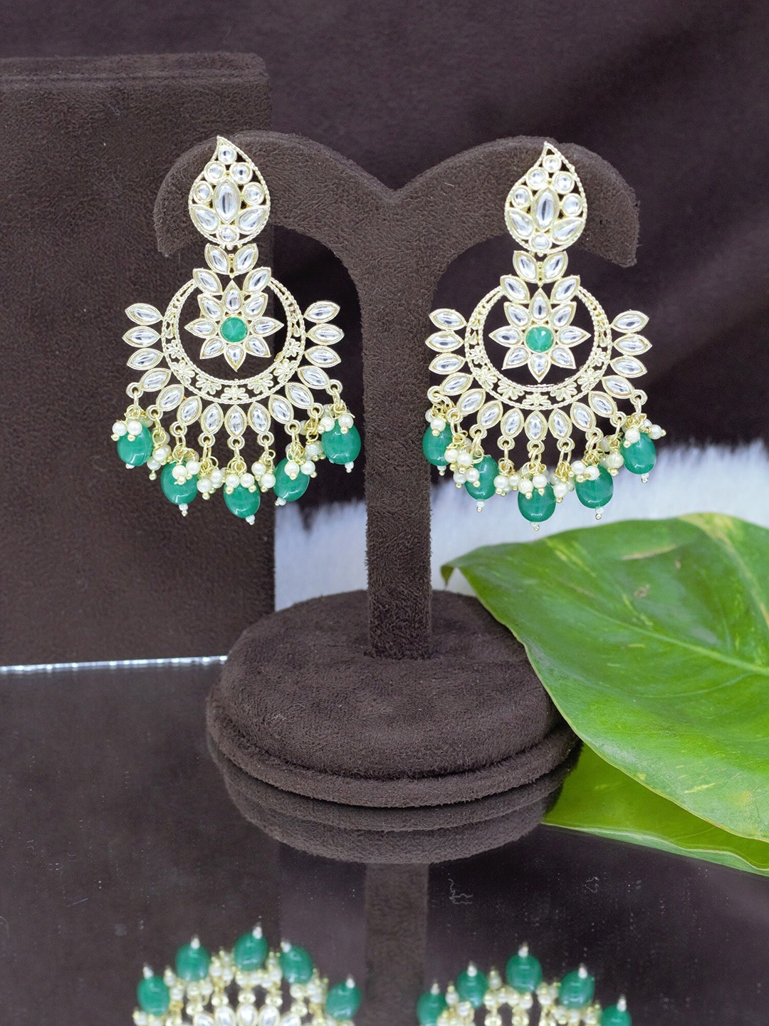 

SAIYONI Green Contemporary Drop Earrings