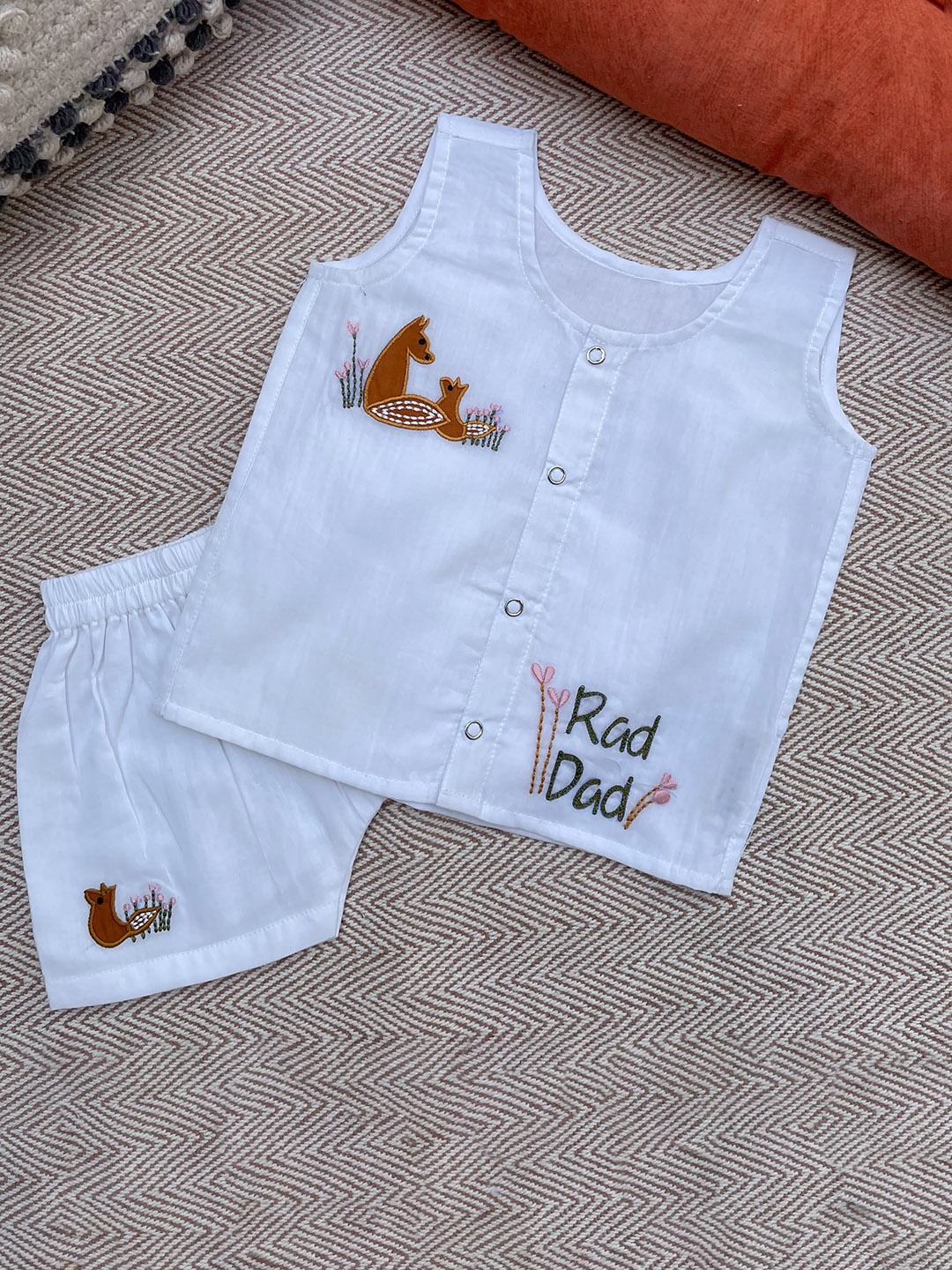 

Bhaakur Unisex Kids White Clothing Set