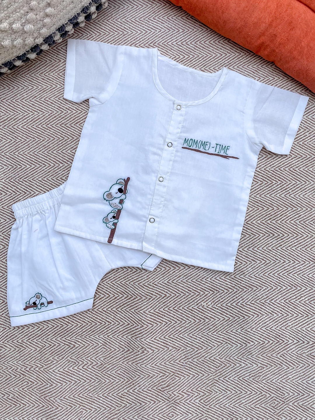 

Bhaakur Unisex Kids White Clothing Set