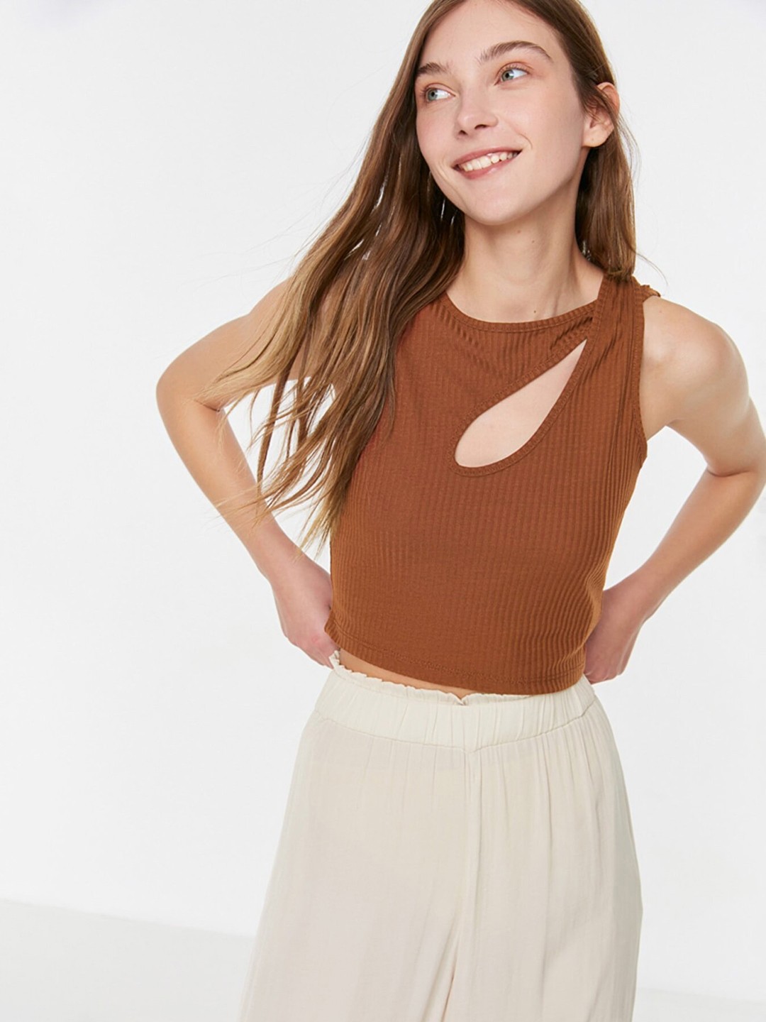 

Trendyol Brown Solid Crop Top