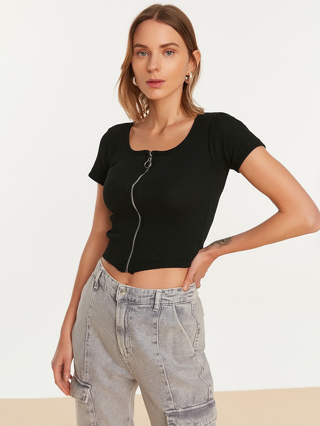 

Trendyol Black Ribbed Fitted Crop Top