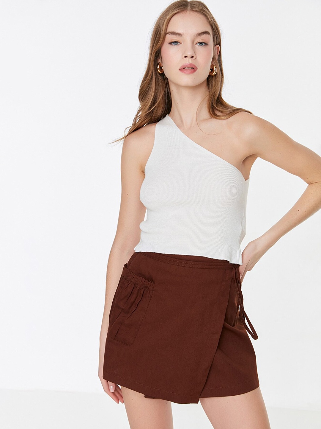 

Trendyol White One Shoulder Knitted Crop Top