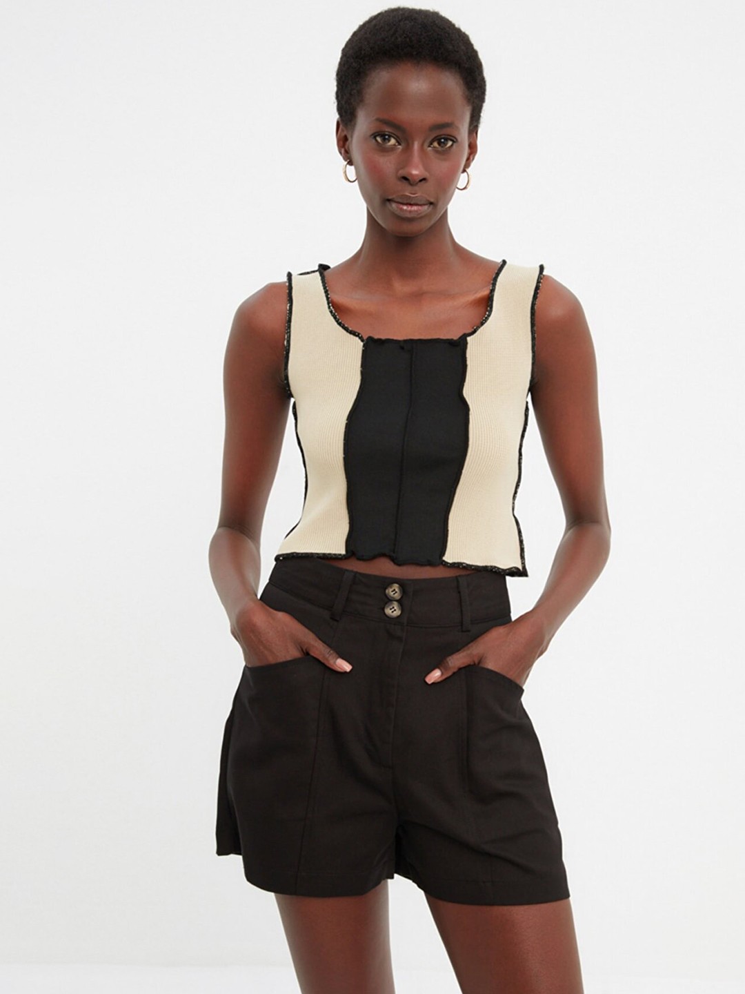 

Trendyol Black & Beige Monochrome Colourblocked Self Design Crop Knitted Top