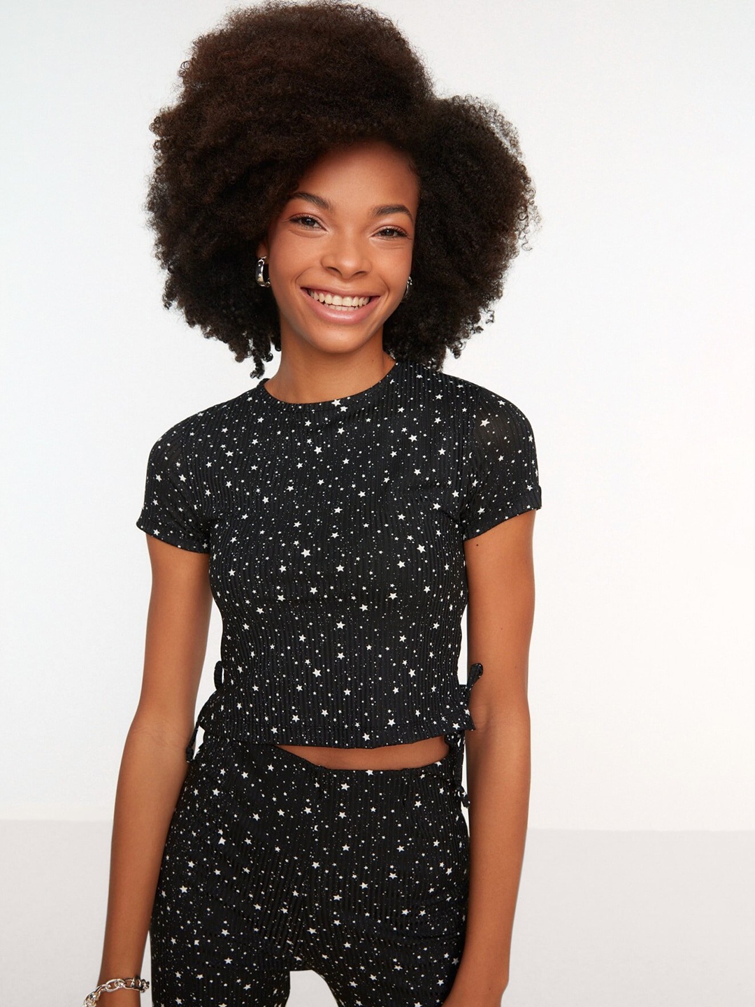 

Trendyol Black & White Conversational Print Crop Top