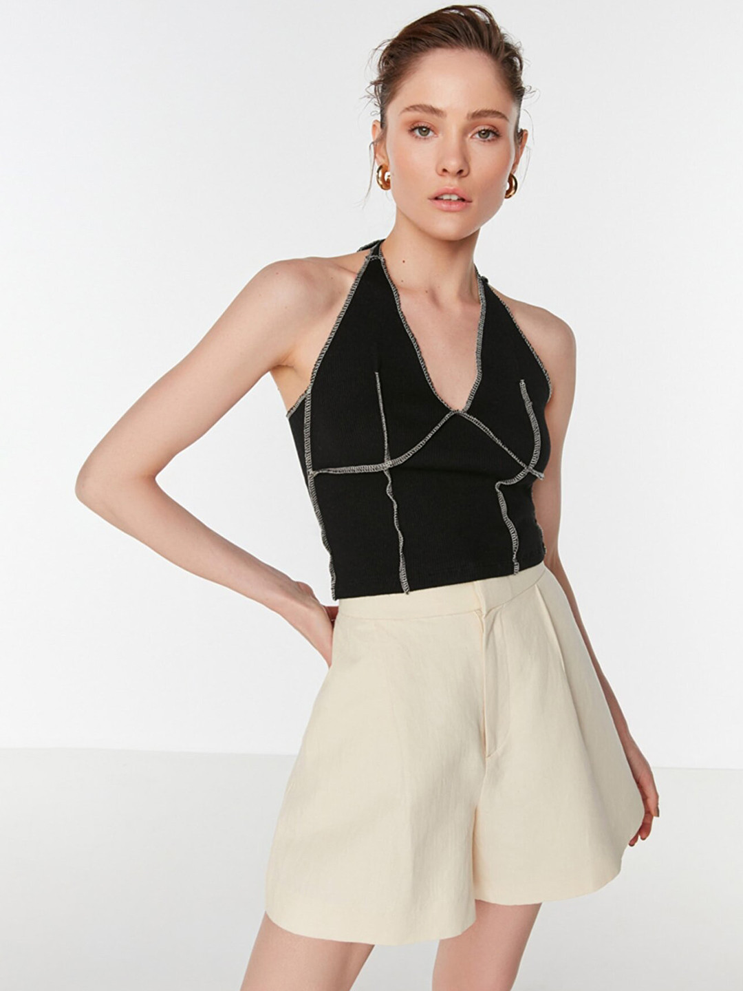 

Trendyol Women Black Solid Knitted Halter Neck Top