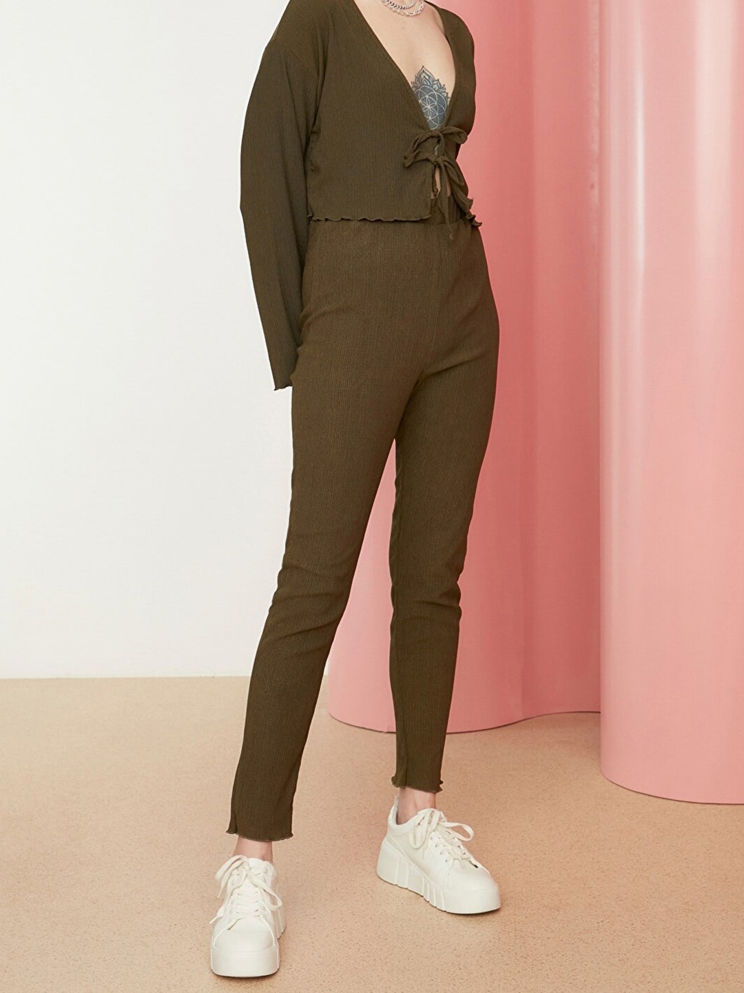 

Trendyol Women Khaki Straight Fit High-Rise Trousers
