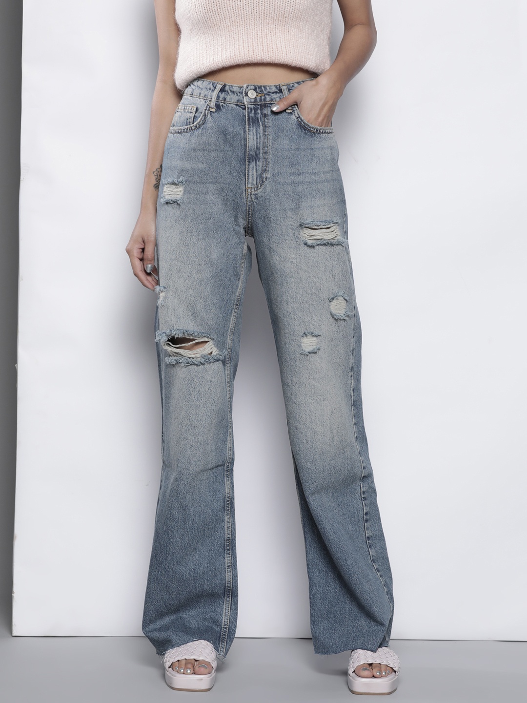 

Trendyol Women Blue High-Rise Mildly Distressed Light Fade Jeans