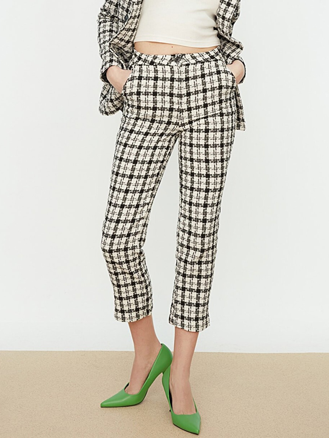 

Trendyol Women Off White & Black Checked Slim Fit High-Rise Trousers