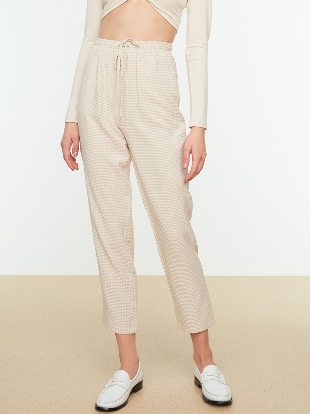 

Trendyol Women Brown & Beige Self Checks Slim Fit High-Rise Pleated Cropped Trousers