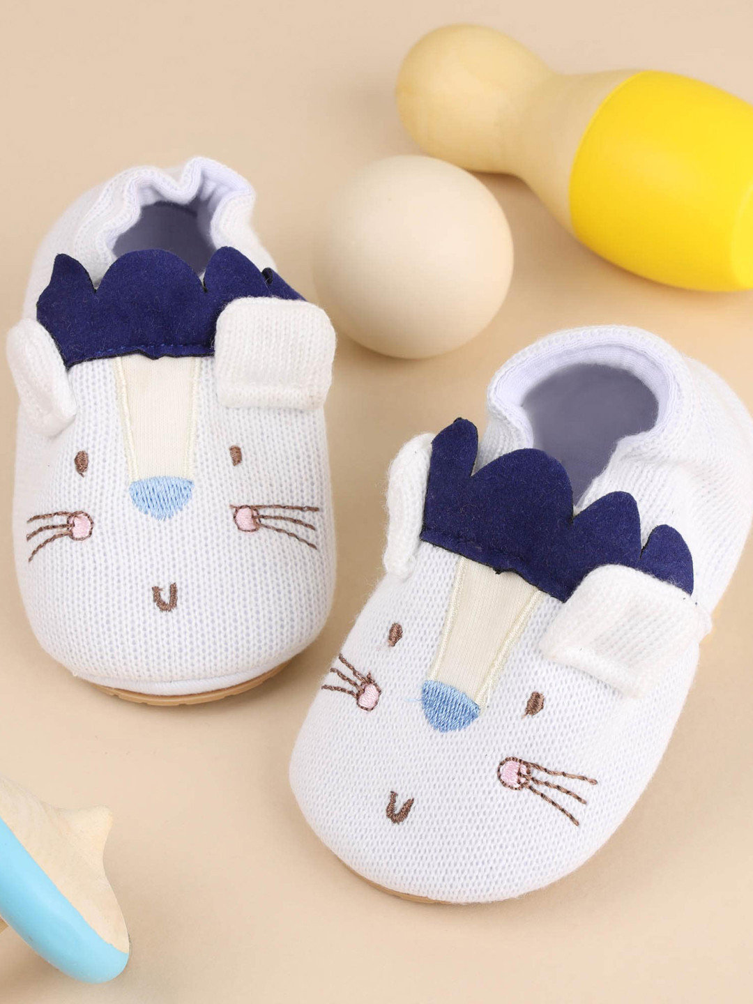 

KICKS & CRAWL Boys White Woven Design Slip-On Sneakers