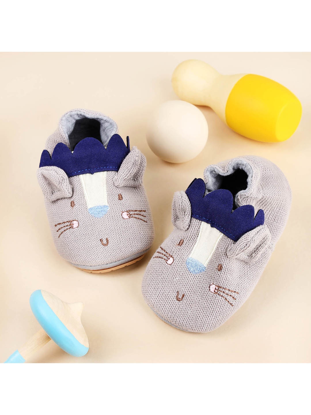 

KICKS & CRAWL Boys Grey Printed Slip-On Sneakers