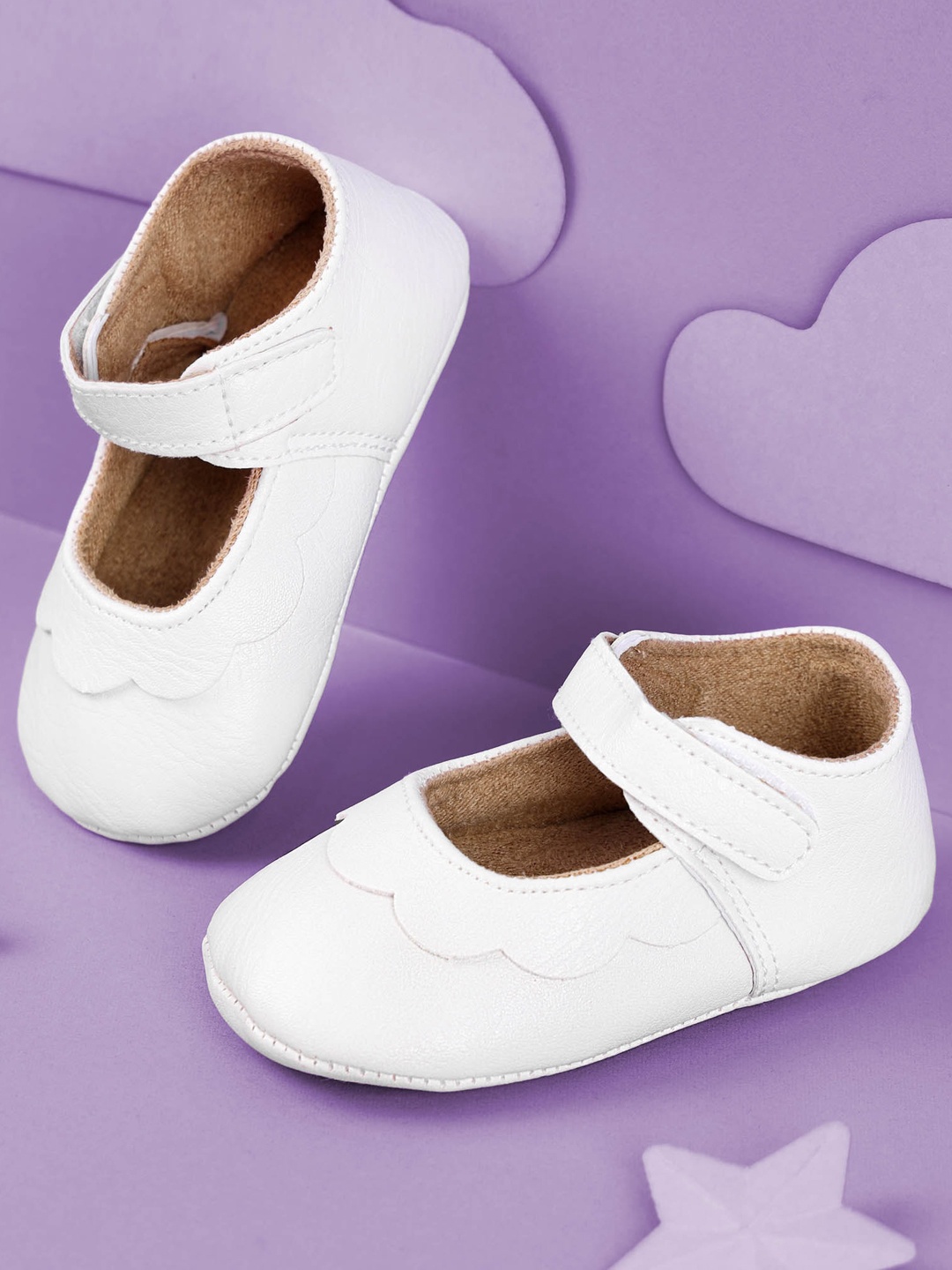 

KICKS & CRAWL Girls White PU Slip-On Sneakers