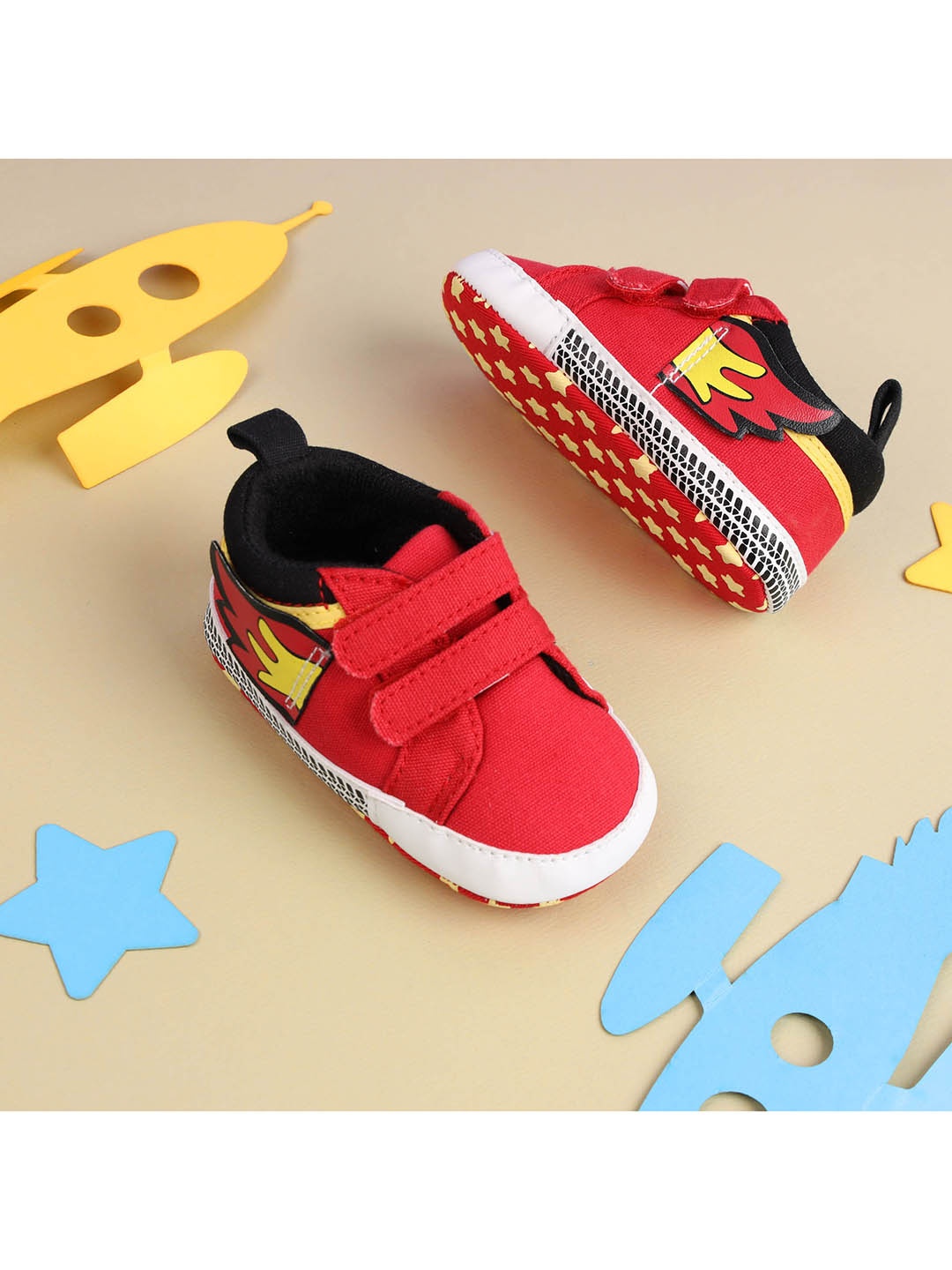 

KICKS & CRAWL Boys Red Textured Sneakers