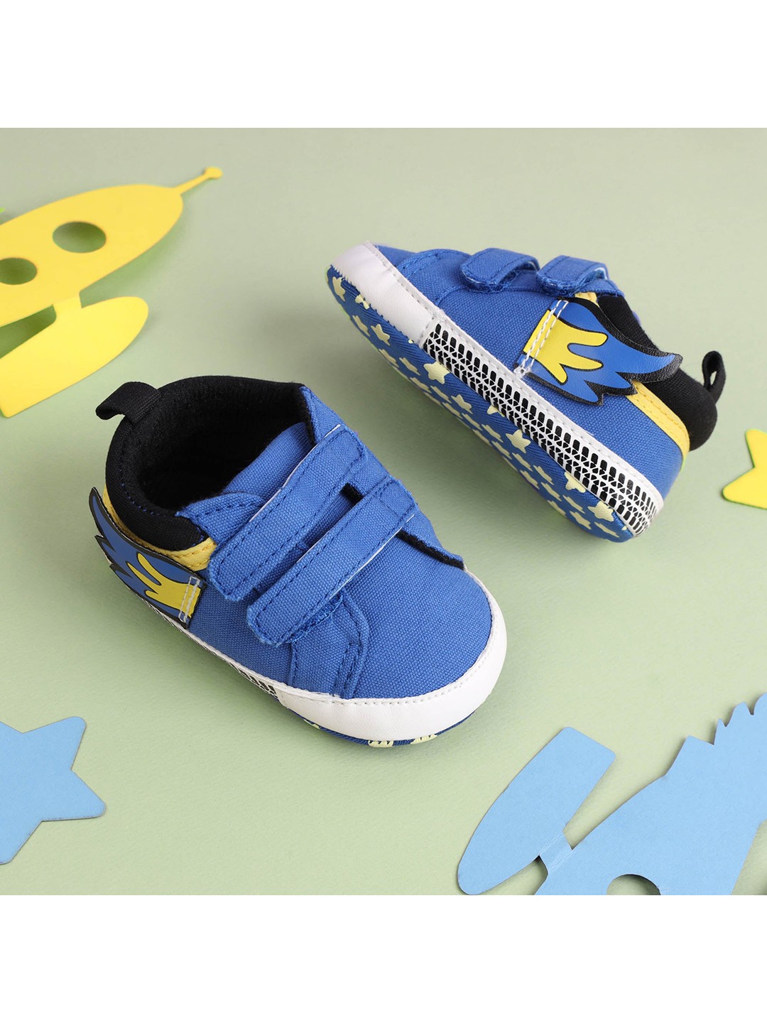 

KICKS & CRAWL Boys Blue Woven Design Sneakers
