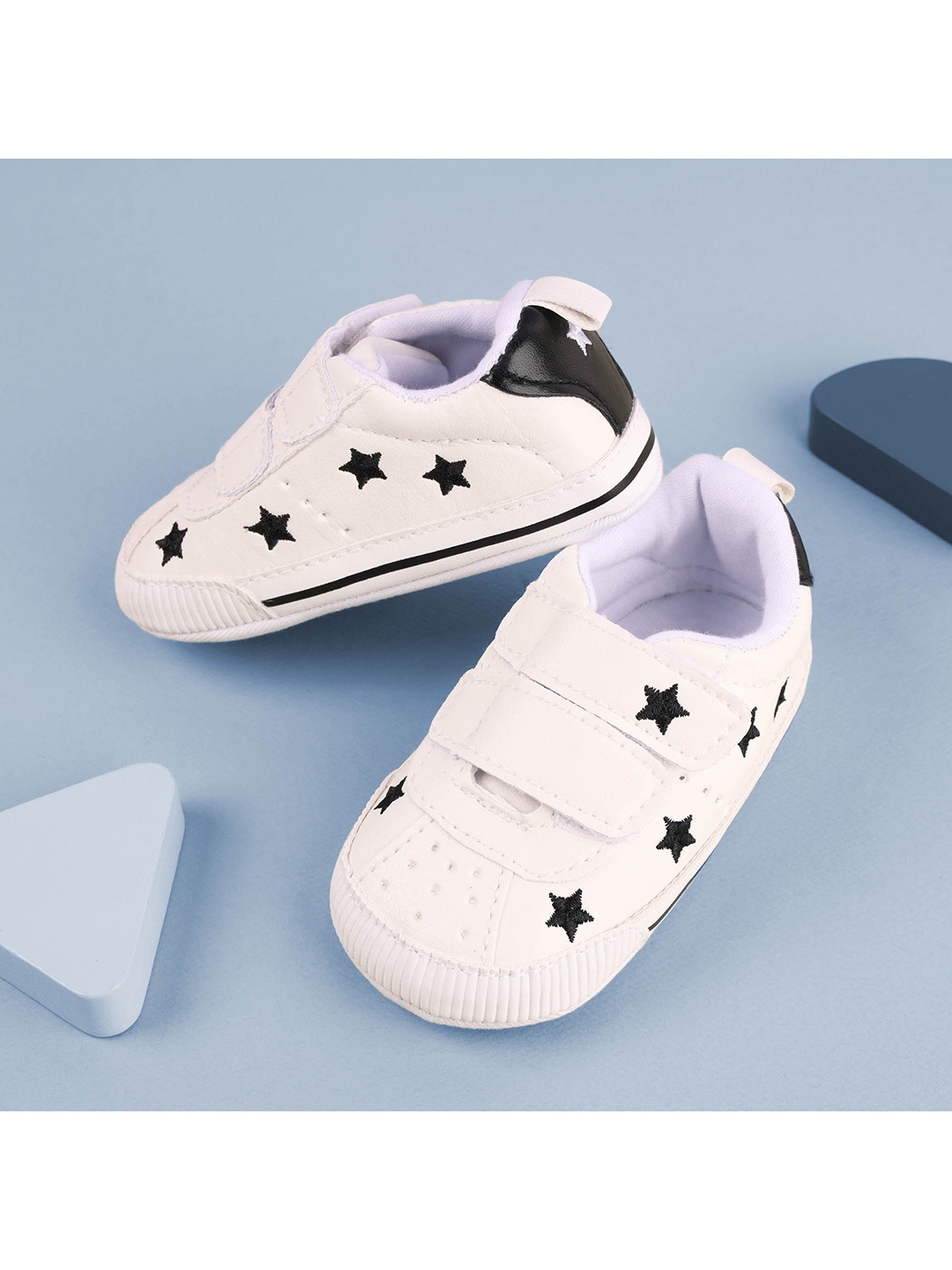 

KICKS & CRAWL Unisex Kids White Printed PU Slip-On Sneakers