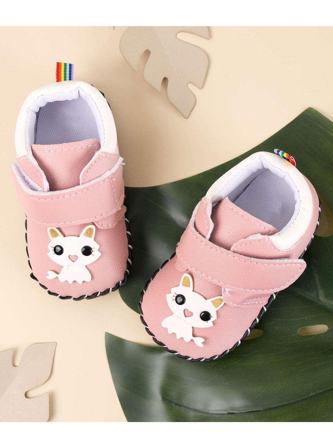 

KICKS & CRAWL Girls Pink Printed PU Slip-On Sneakers