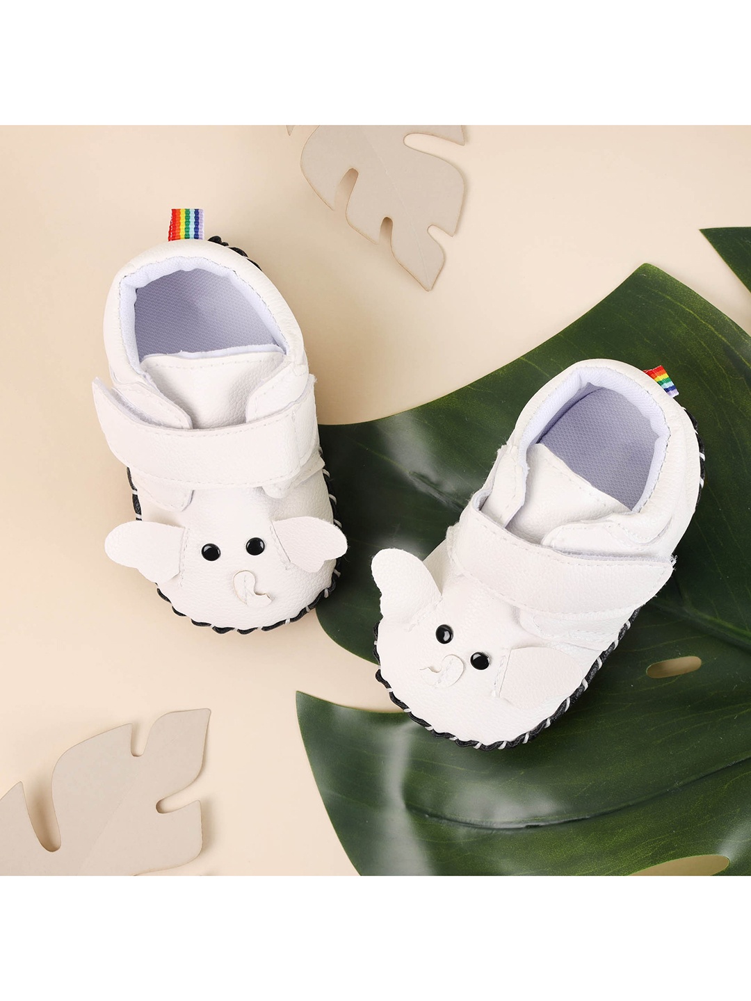 

KICKS & CRAWL Unisex Kids White Printed PU Fashion