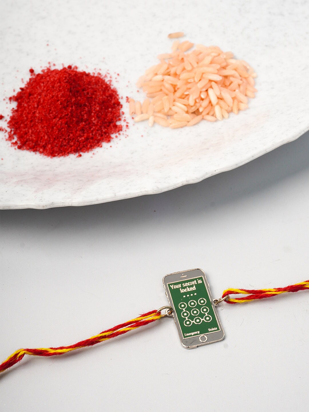 

Ferosh Men Green Secret Keeper Rakhi