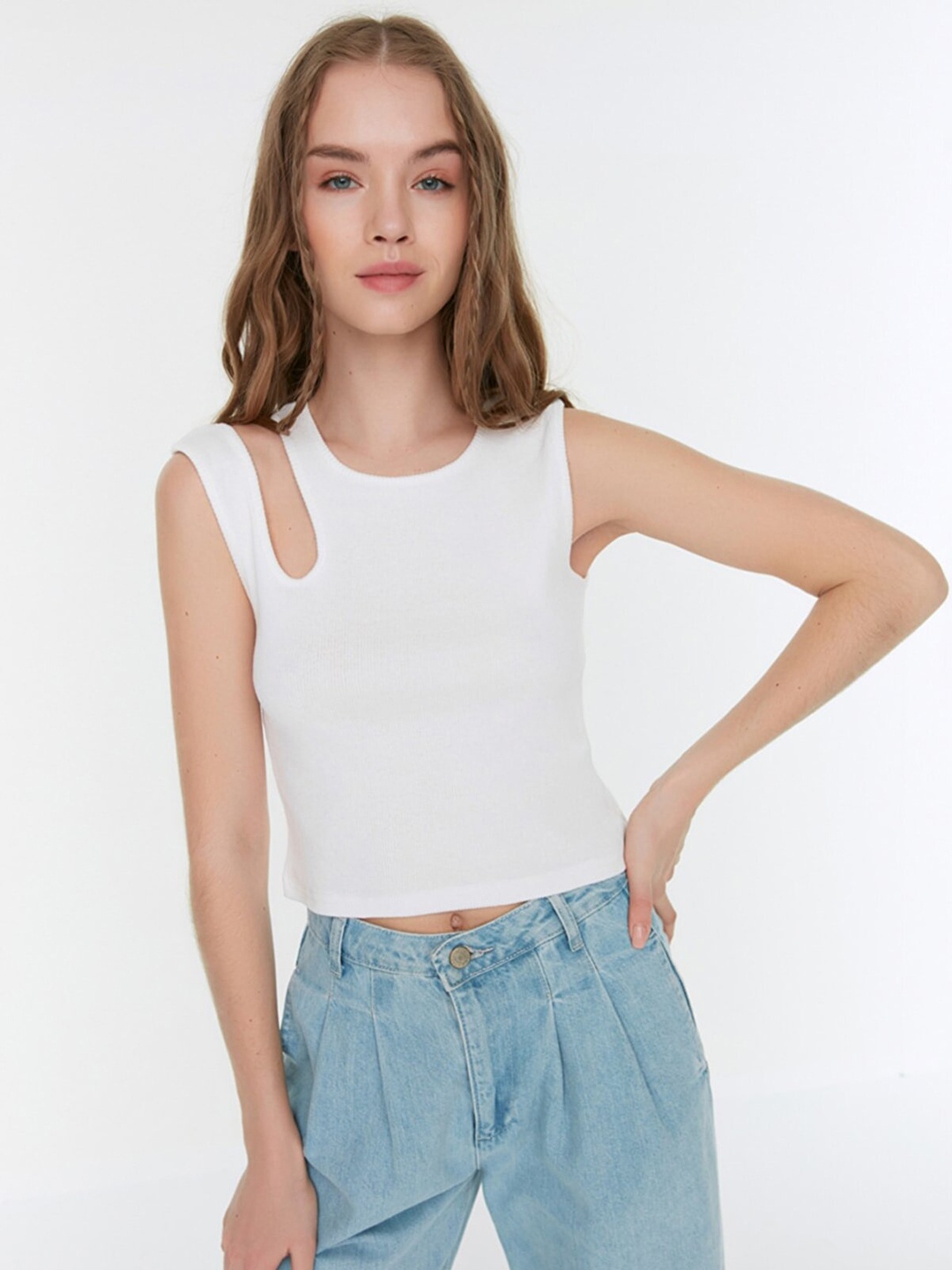 

Trendyol White Corduroy Solid Crop Top