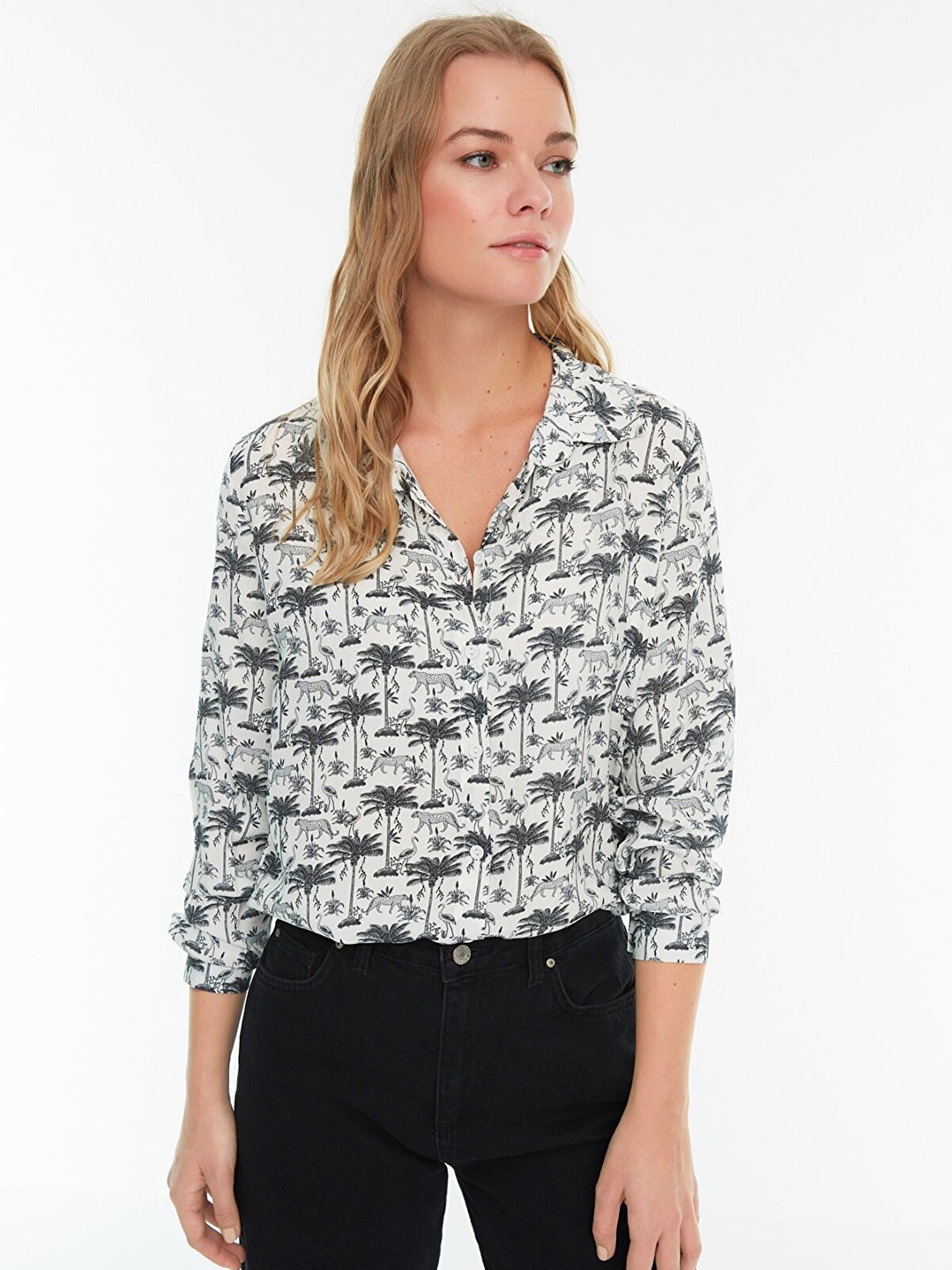 

Trendyol Women Off White & Black Floral Print Casual Shirt