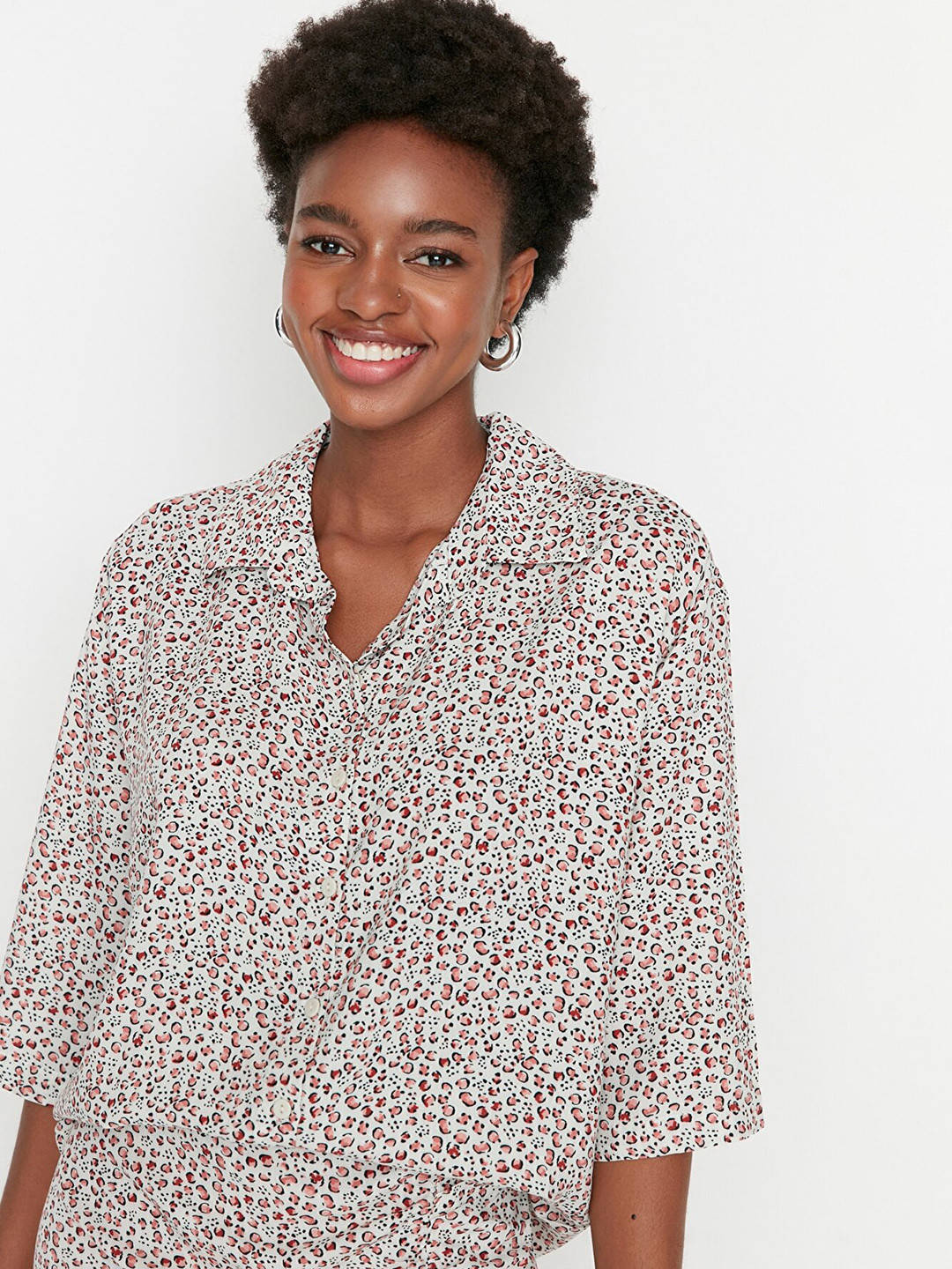 

Trendyol Women Off White & Pink Animal Printed Casual Shirt