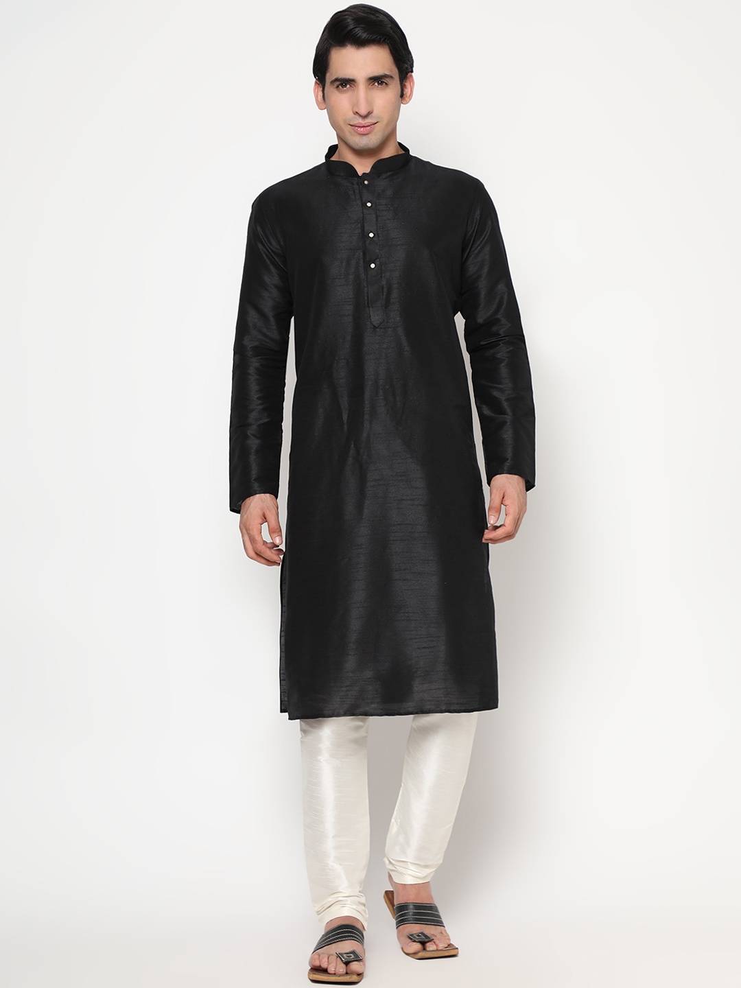 

Vastrasky Global Men Black Thread Work Khadi Kurta