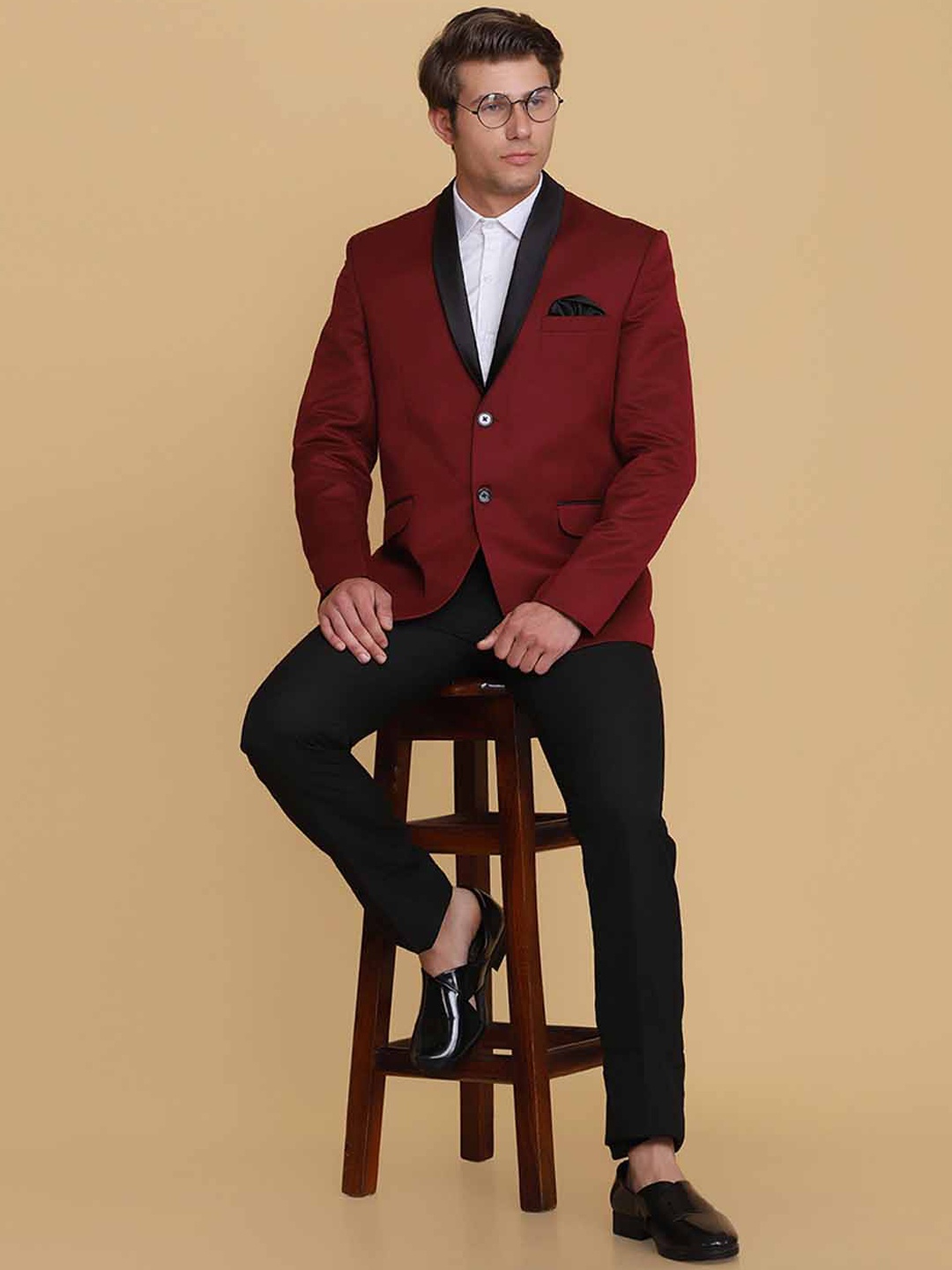

TAHVO Men Maroon & Black Solid Regular Fit Party Blazer