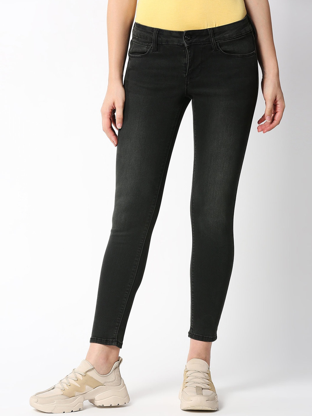 

Pepe Jeans Women Black Skinny Fit Light Fade Jeans