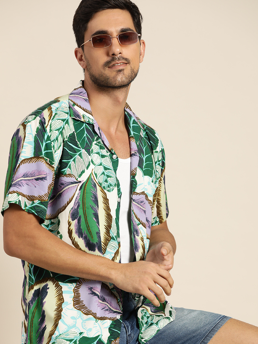 

Hancock Men Green & Off-White Relaxed Floral Printed Casual Shirt