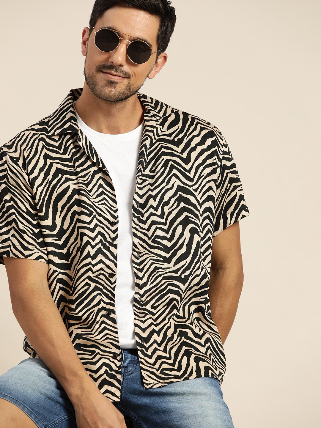 

Hancock Men Beige & Black Relaxed Fit Animal Print Casual Shirt