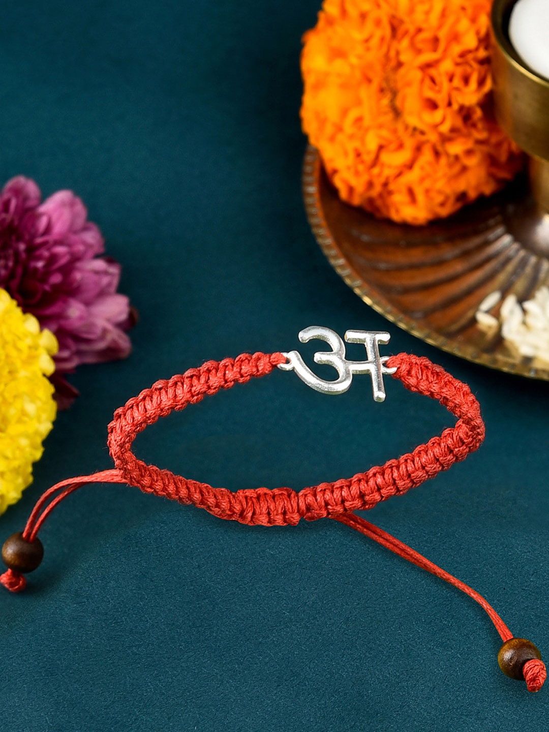 

Toniq Red & Silver-Plated Hindi Devnagri Script Alphabet Thread Rakhi