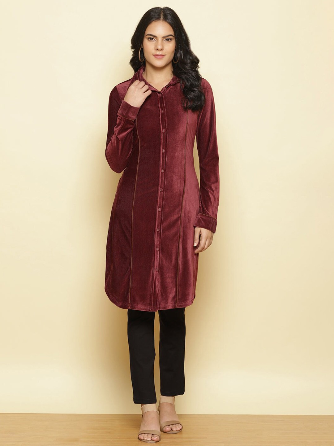 

Lakshita Women Maroon Thread Work Velvet Pathani Kurta