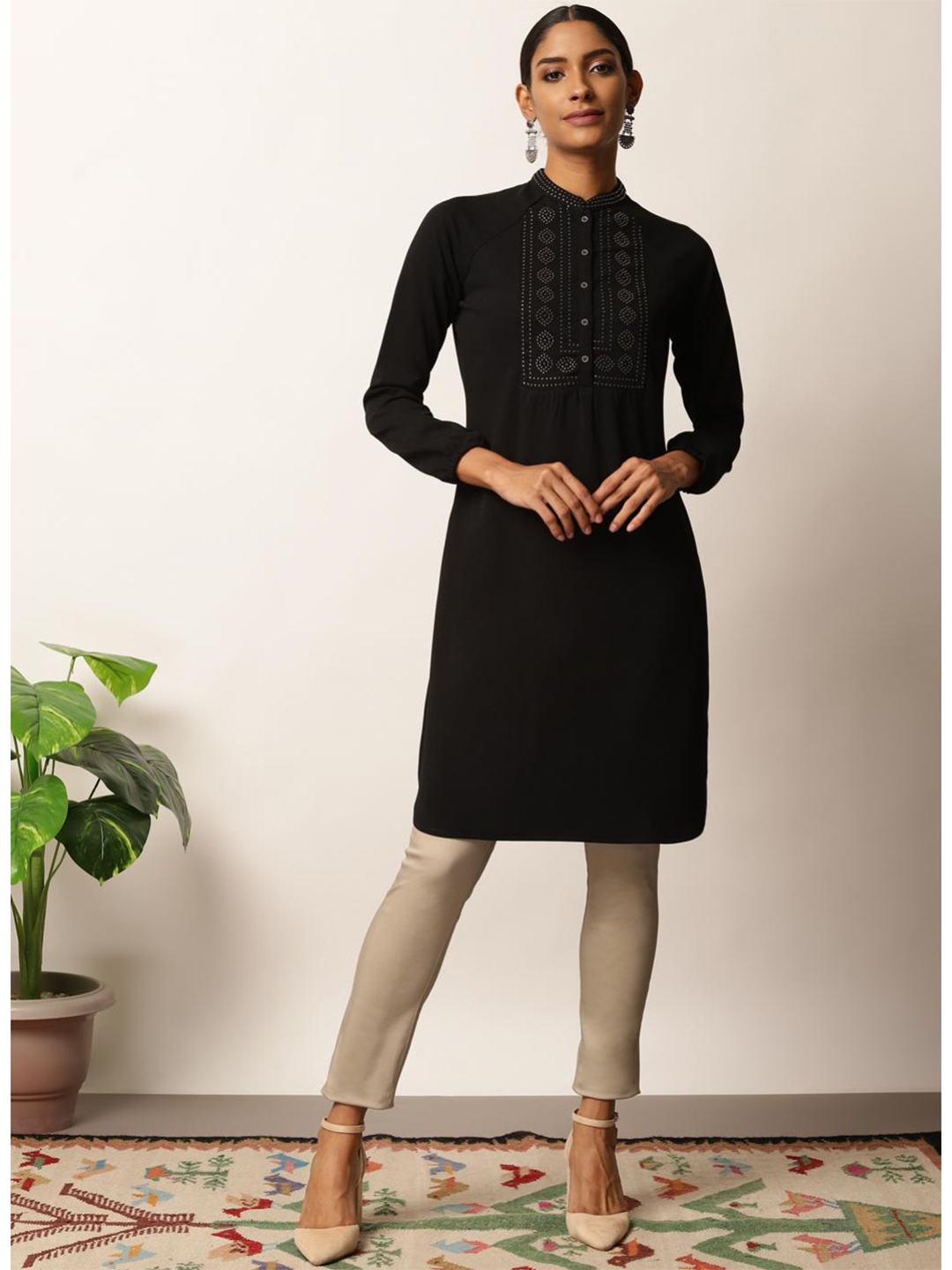 

Lakshita Black Solid Kurti