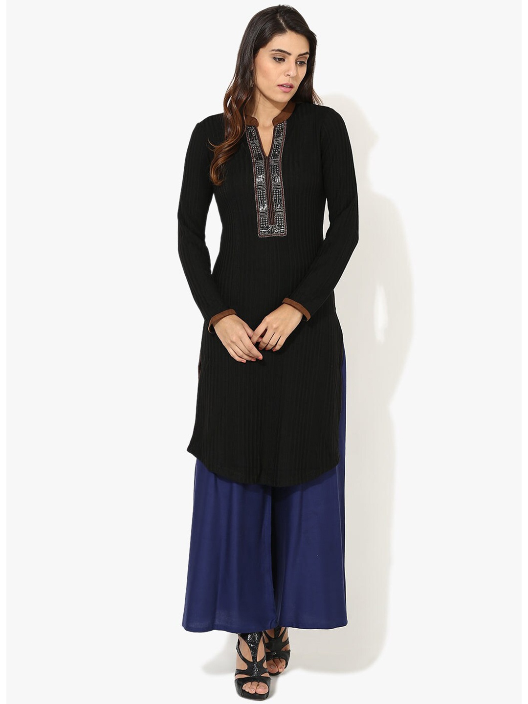 

Lakshita Women Black Embroidered Kurta