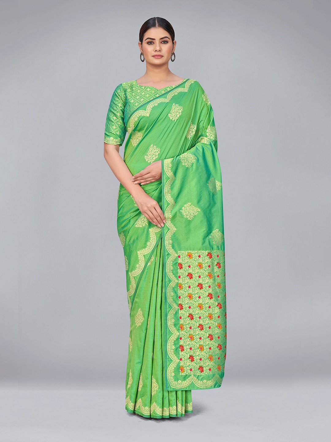 

MONJOLIKA FASHION Green & Gold-Toned Woven Design Zari Silk Blend Banarasi Saree